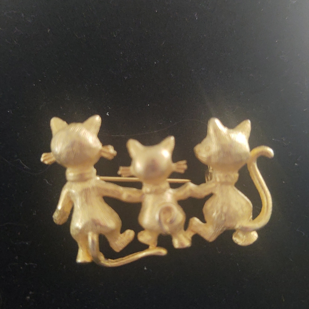 Vintage Goldtone Cats Brooch Pin